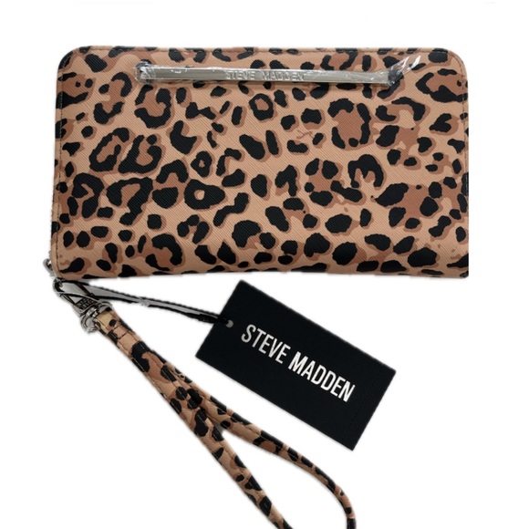 Steve Madden Handbags - NWT Steve Madden Leopard Cheetah Animal Print Zip Around Wristlet Wallet